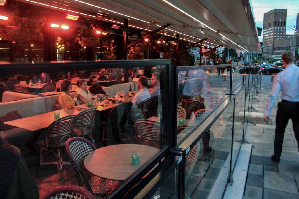 restaurant uteservering solskjerming