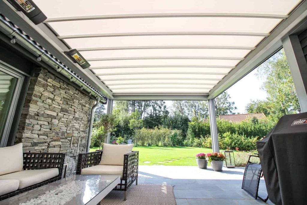 pergola med vegger og tak