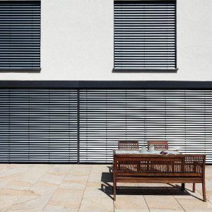 Persienner med vulstede lameller