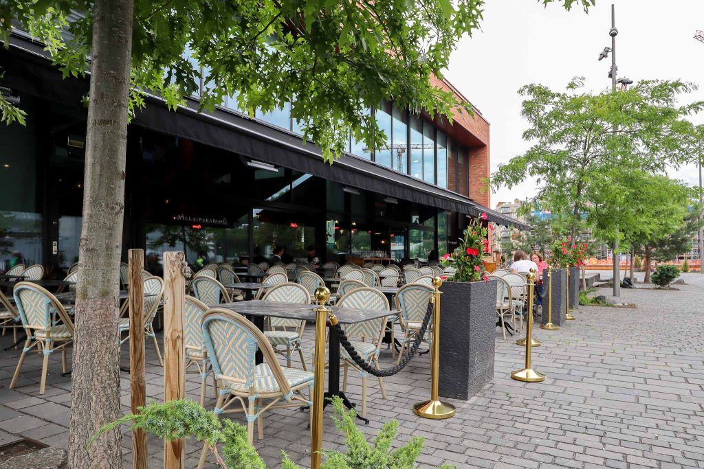 Solskjerming til uteservering på Villa paradiso Munch brygge